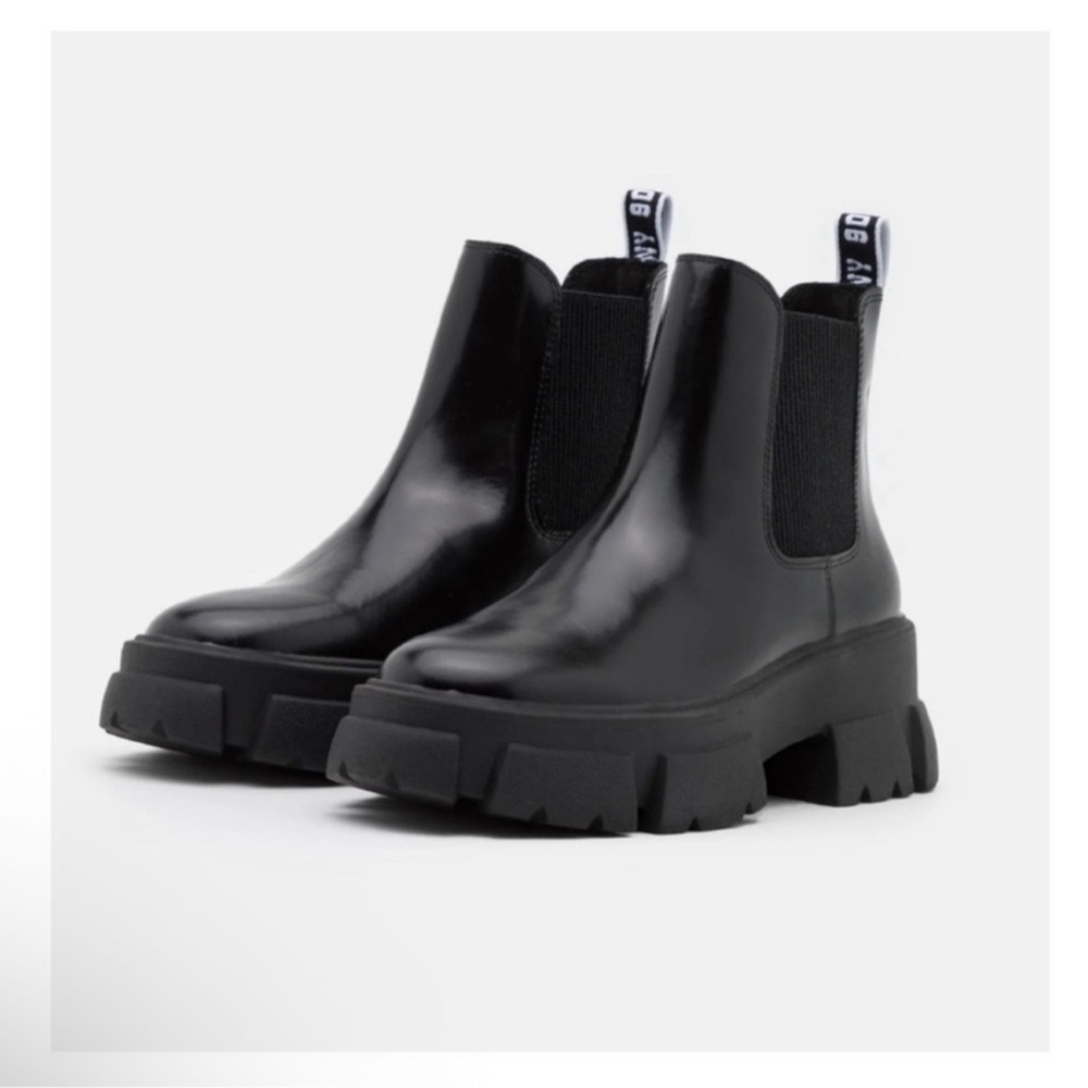 New! Steve Madden “Tusk” Black Chunky Lug Sole Chelsea Boots - Picture 4 of 14